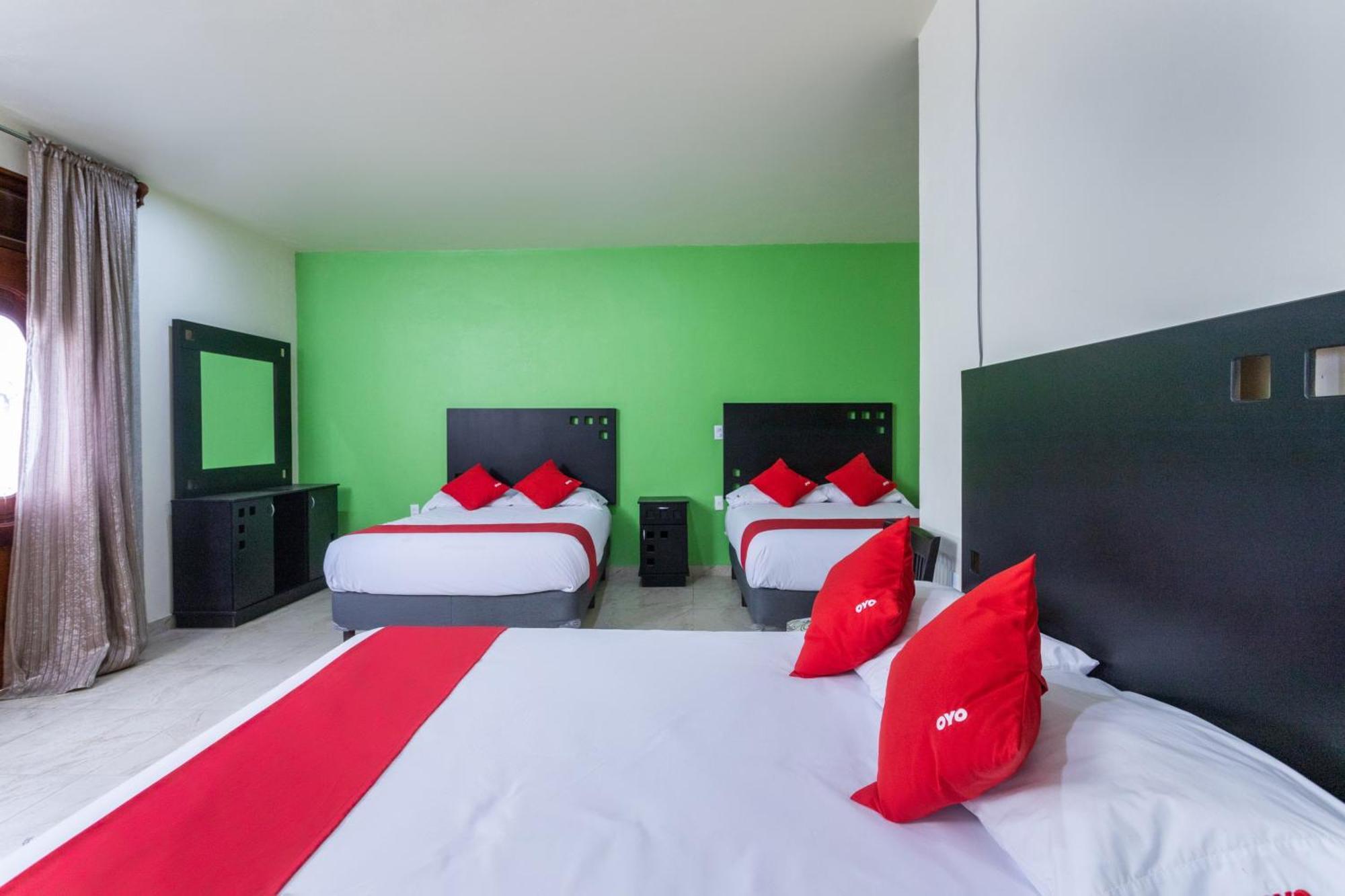 Hotel Oyo Emperadores Inn,