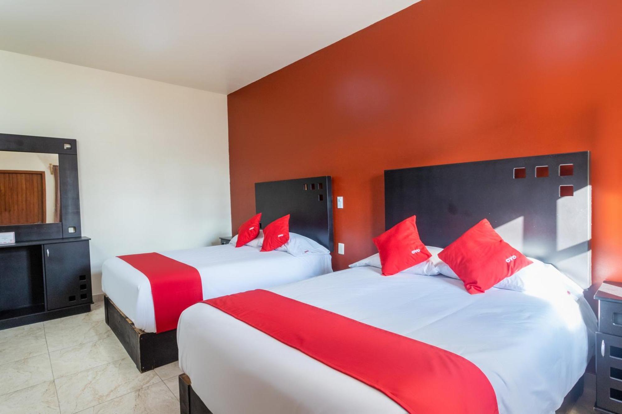 Oyo Emperadores Inn, Hotel 4*