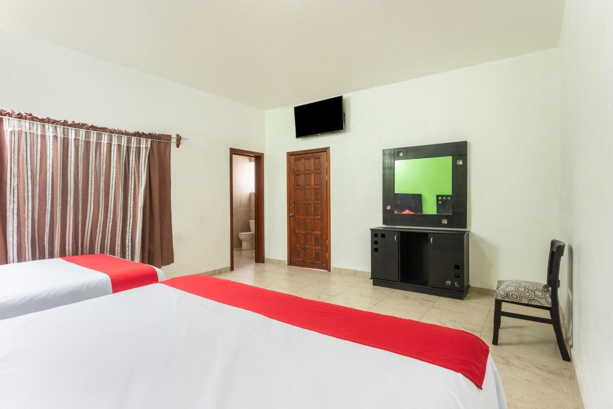 Oyo Emperadores Inn, 4*