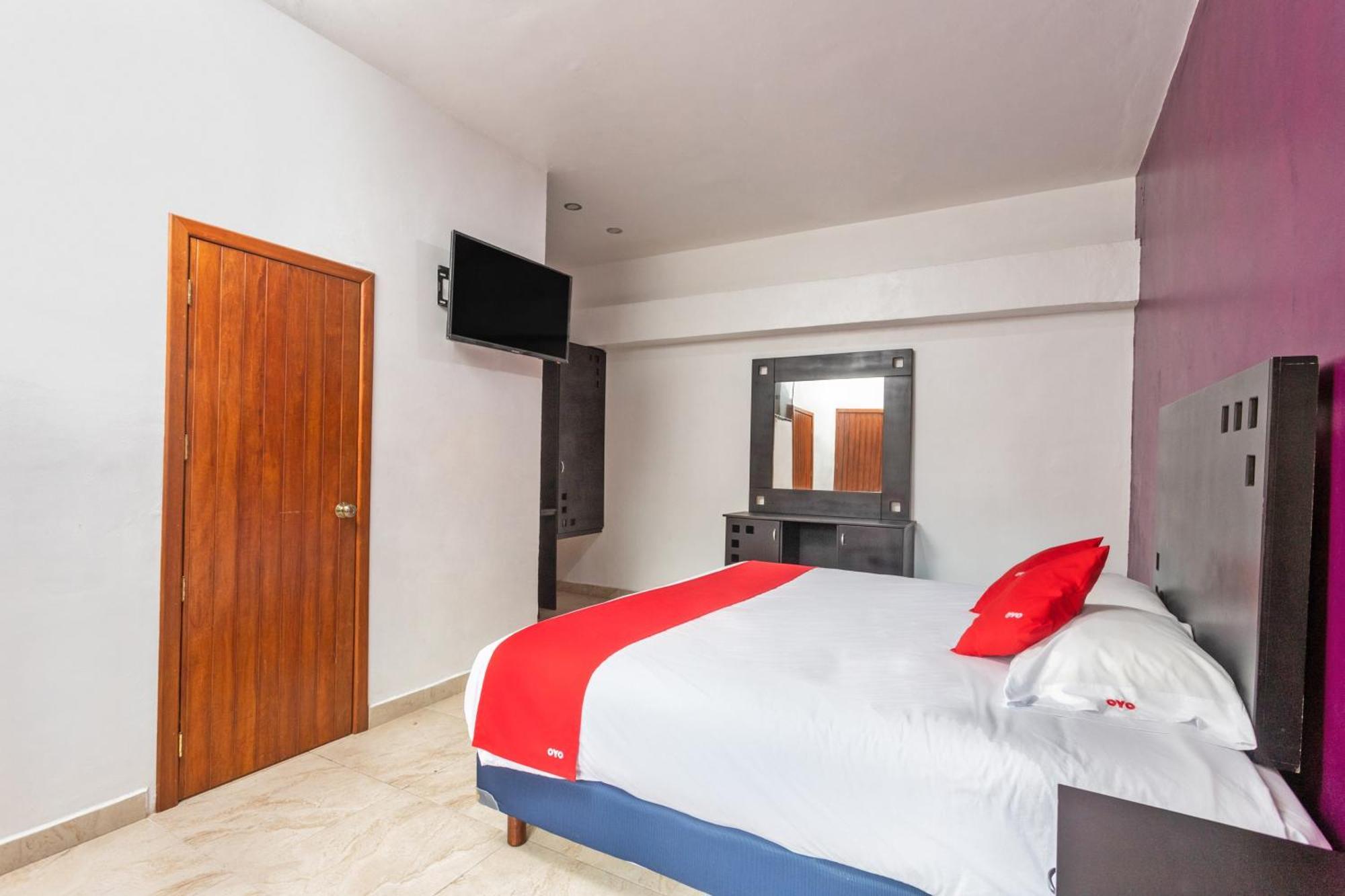 Oyo Emperadores Inn,