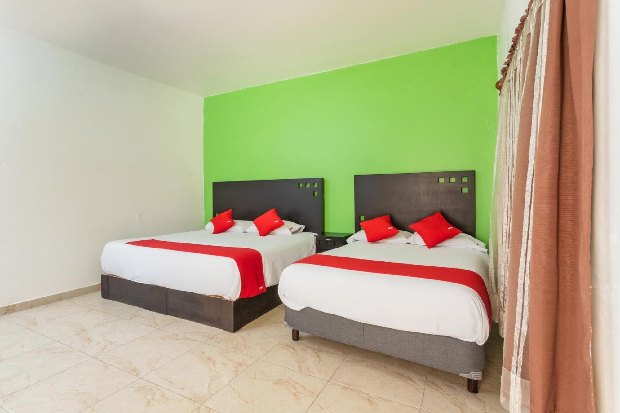 Hotel Oyo Emperadores Inn,