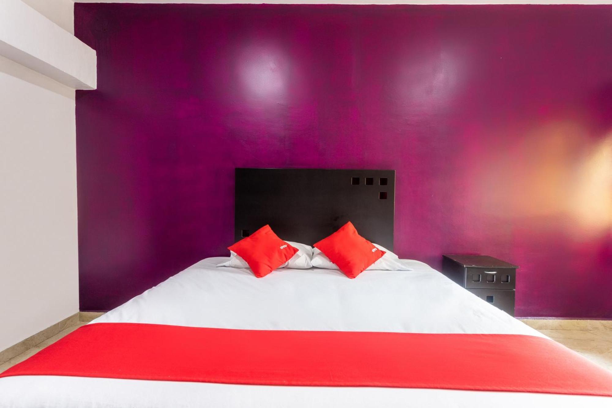 Oyo Emperadores Inn, Hotel 4*