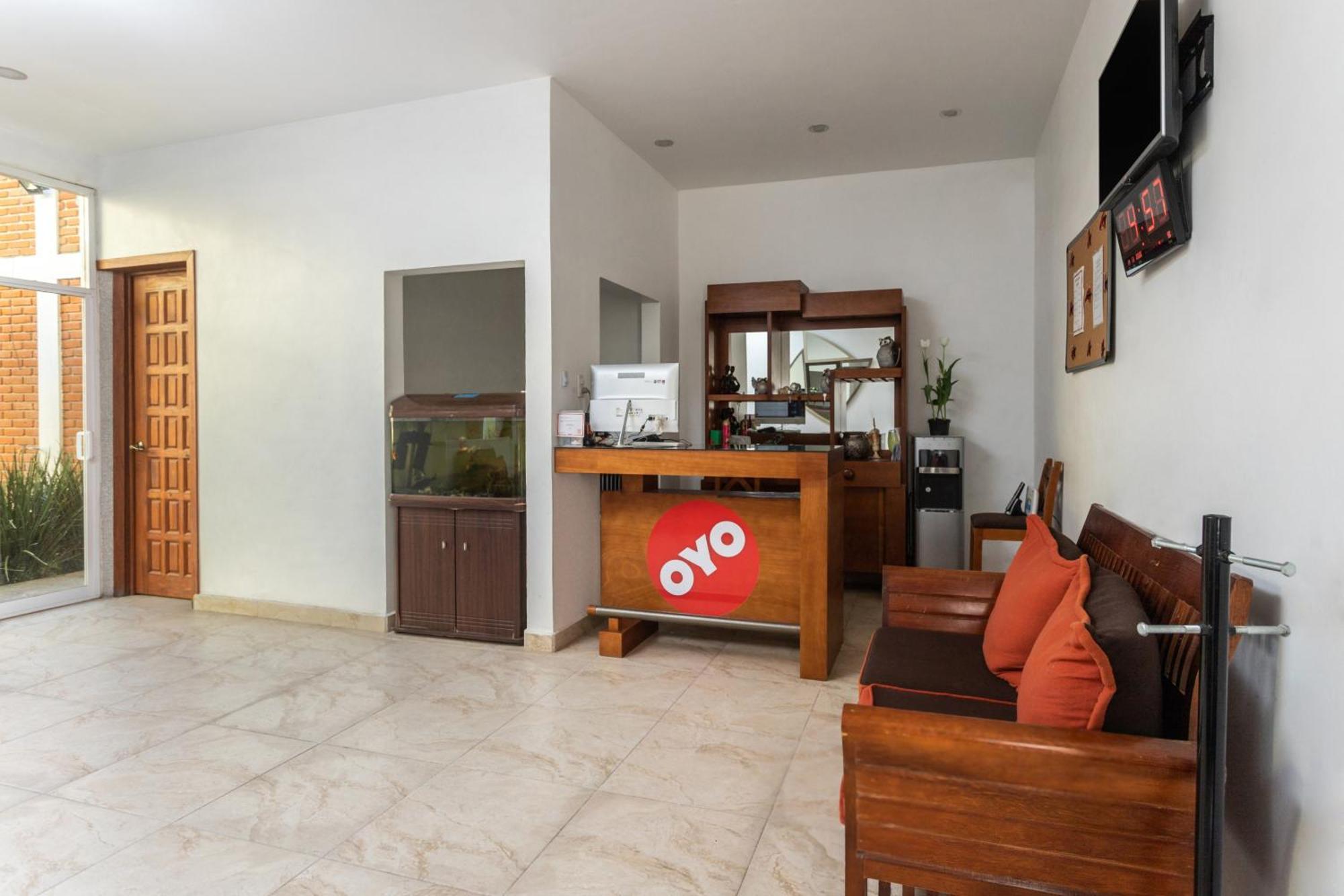 Oyo Emperadores Inn, Hotel